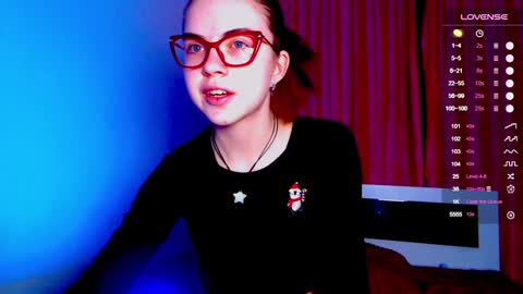 Snapshot of sarah_hs chatting on 12/19/24, 01:51 Sarah online show from 12/19/24, 01:51