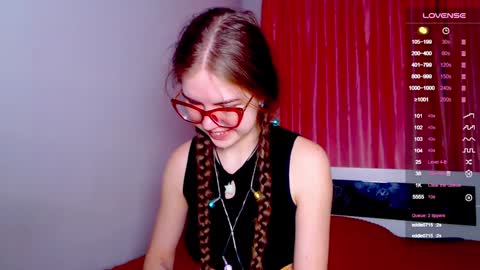 Snapshot of sarah_hs chatting on 01/01/25, 11:38 Sarah online show from 01/01/25, 11:38