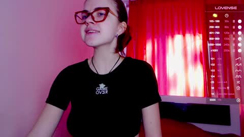 Snapshot of sarah_hs chatting on 02/05/25, 08:54 Sarah online show from 02/05/25, 08:54