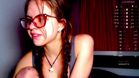 Snapshot of sarah_hs chatting on 02/21/25, 01:11 Sarah online show from 02/21/25, 01:11