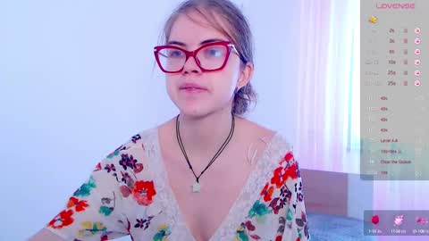 Snapshot of sarah_hs chatting on 03/04/25, 07:30 Sarah online show from 03/04/25, 07:30