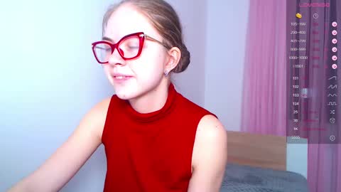 Snapshot of sarah_hs chatting on 03/11/25, 03:34 Sarah online show from 03/11/25, 03:34