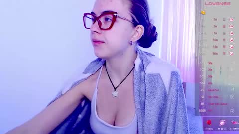 Snapshot of sarah_hs chatting on 09/24/25, 07:23 Sarah online show from 09/24/25, 07:23