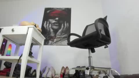 Snapshot of sarah_mistress_ chatting on 06/21/26, 12:35 Sarah online show from 06/21/26, 12:35