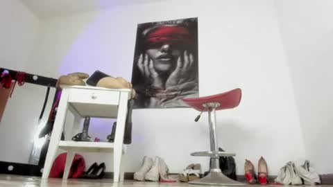 Snapshot of sarah_mistress_ chatting on 07/24/26, 03:32 Sarah online show from 07/24/26, 03:32