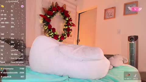 Snapshot of sarah_moonn_ chatting on 12/07/24, 10:23 Sarah online show from 12/07/24, 10:23