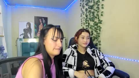 Snapshot of sarah_ramirez777 chatting on 02/06/25, 12:43 Sarah Ramirez online show from 02/06/25, 12:43