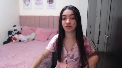 Snapshot of sarah_stone15 chatting on 01/11/25, 04:14 Sarah online show from 01/11/25, 04:14