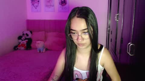 Snapshot of sarah_stone15 chatting on 02/04/25, 06:38 Sarah online show from 02/04/25, 06:38