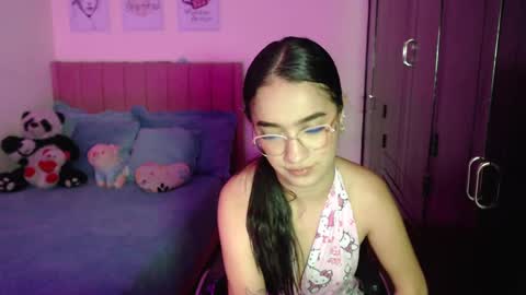Snapshot of sarah_stone15 chatting on 02/26/25, 10:53 Sarah online show from 02/26/25, 10:53