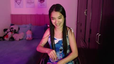 Snapshot of sarah_stone15 chatting on 03/12/25, 06:44 Sarah online show from 03/12/25, 06:44