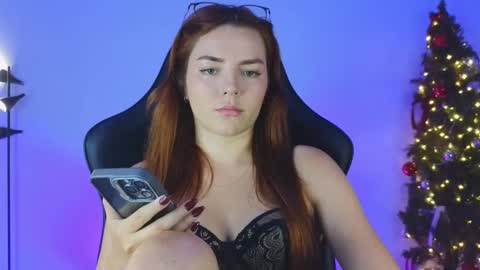 Snapshot of sarah_swtt chatting on 01/18/25, 03:09 - next broadcast 28 nov  7 pm Col online show from 01/18/25, 03:09