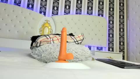 Snapshot of sarah_t33n chatting on 03/01/25, 11:26 Sarah online show from 03/01/25, 11:26