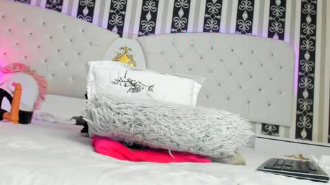 Snapshot of sarah_t33n chatting on 03/11/25, 02:43 Sarah online show from 03/11/25, 02:43