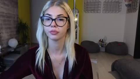 Snapshot of sarahcamsx chatting on 06/17/26, 07:48 sarahcamsx online show from 06/17/26, 07:48
