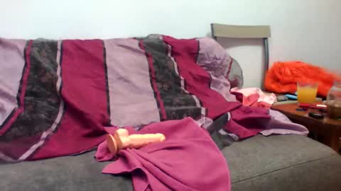 Snapshot of sarahdesexy69 chatting on 12/19/24, 06:12 Sarah DeSexy online show from 12/19/24, 06:12