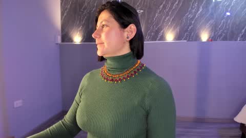 Sarah Deyvis online show from 02/04/25, 03:04