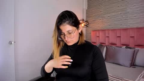 Sarah Deyvis online show from 10/18/25, 04:52