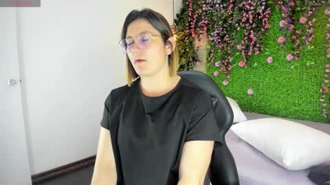 Sarah Deyvis online show from 01/16/26, 04:00