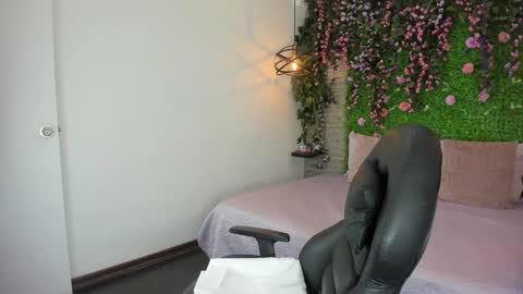 Sarah Deyvis online show from 02/20/26, 02:17