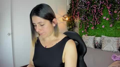 Sarah Deyvis online show from 02/25/26, 01:54