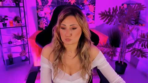 Divine Sarah NONUDE model online show from 02/28/25, 11:36