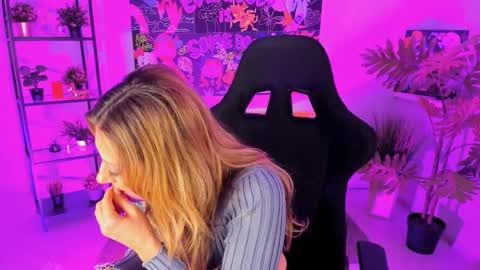 Divine Sarah NONUDE model online show from 03/10/25, 11:53