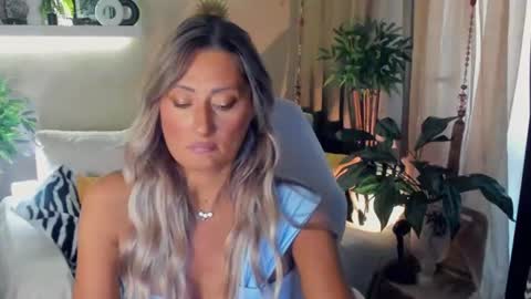 Divine Sarah NONUDE model online show from 07/22/26, 03:15