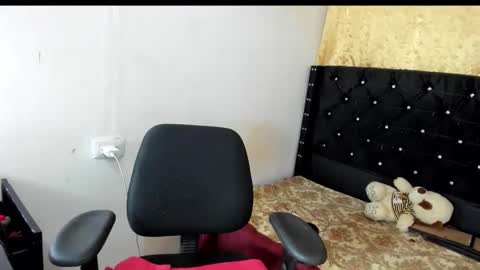 Sarah online show from 10/18/25, 06:52