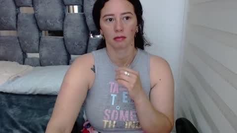 Snapshot of sarahott_1 chatting on 12/05/24, 02:55 Lia online show from 12/05/24, 02:55