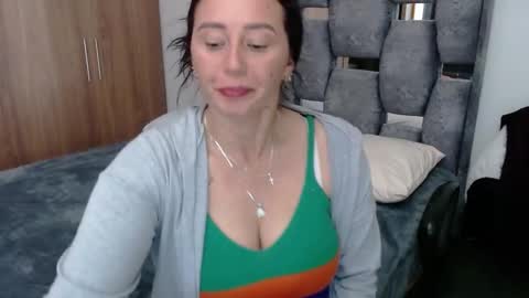 Snapshot of sarahott_1 chatting on 12/06/24, 09:13 Lia online show from 12/06/24, 09:13
