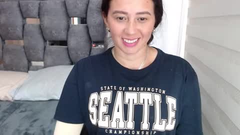 Snapshot of sarahott_1 chatting on 12/16/24, 08:16 Lia online show from 12/16/24, 08:16