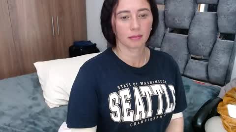Snapshot of sarahott_1 chatting on 12/16/24, 11:18 Lia online show from 12/16/24, 11:18