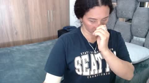 Snapshot of sarahott_1 chatting on 12/17/24, 07:59 Lia online show from 12/17/24, 07:59