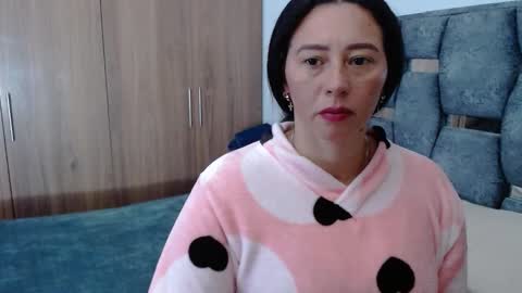Snapshot of sarahott_1 chatting on 12/26/24, 12:16 Lia online show from 12/26/24, 12:16
