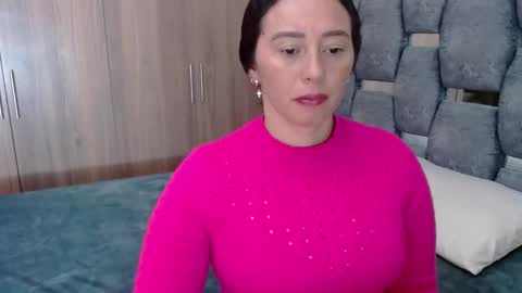 Snapshot of sarahott_1 chatting on 12/27/24, 04:21 Lia online show from 12/27/24, 04:21