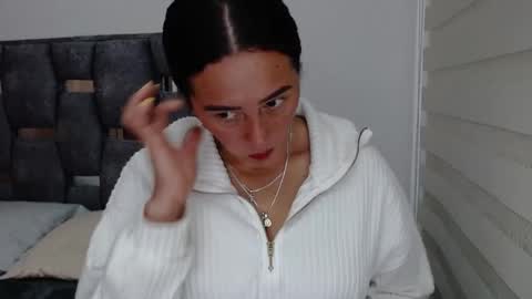 Snapshot of sarahott_1 chatting on 01/06/25, 06:31 Lia online show from 01/06/25, 06:31