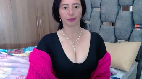 Snapshot of sarahott_1 chatting on 01/16/25, 09:30 Lia online show from 01/16/25, 09:30