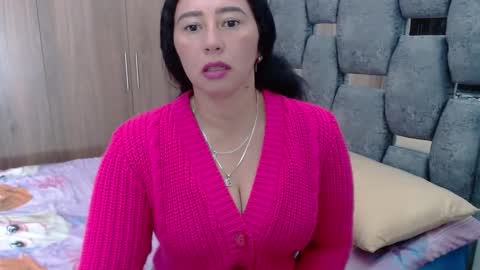 Snapshot of sarahott_1 chatting on 01/17/25, 05:08 Lia online show from 01/17/25, 05:08