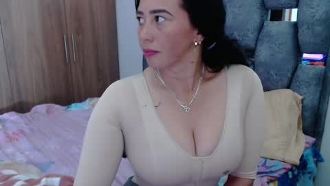 Snapshot of sarahott_1 chatting on 01/20/25, 09:11 Lia online show from 01/20/25, 09:11