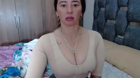 Snapshot of sarahott_1 chatting on 01/21/25, 02:48 Lia online show from 01/21/25, 02:48