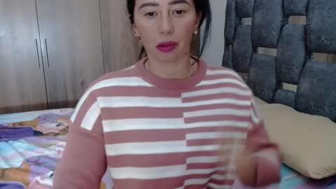 Snapshot of sarahott_1 chatting on 01/21/25, 05:51 Lia online show from 01/21/25, 05:51