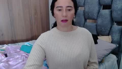 Snapshot of sarahott_1 chatting on 01/26/25, 10:35 Lia online show from 01/26/25, 10:35