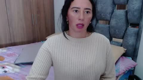 Snapshot of sarahott_1 chatting on 01/27/25, 07:35 Lia online show from 01/27/25, 07:35