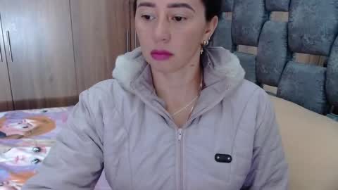 Snapshot of sarahott_1 chatting on 02/11/25, 12:37 Lia online show from 02/11/25, 12:37