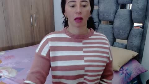 Snapshot of sarahott_1 chatting on 02/14/25, 12:36 Lia online show from 02/14/25, 12:36