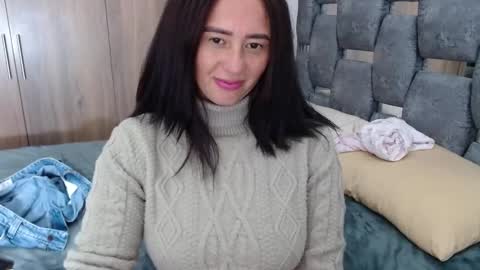 Snapshot of sarahott_1 chatting on 03/05/25, 08:53 Lia online show from 03/05/25, 08:53