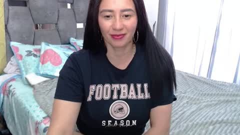 Snapshot of sarahott_1 chatting on 09/25/25, 09:18 Lia online show from 09/25/25, 09:18