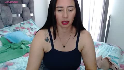 Snapshot of sarahott_1 chatting on 09/29/25, 08:24 Lia online show from 09/29/25, 08:24