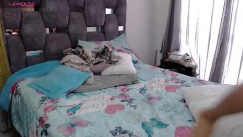 Snapshot of sarahott_1 chatting on 10/07/25, 06:16 Lia online show from 10/07/25, 06:16